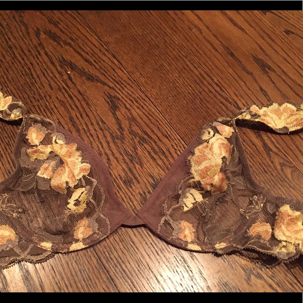 COPY - NWT Lace bra with details